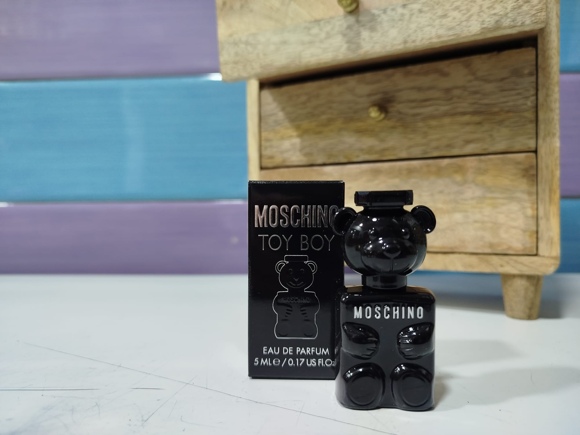 Vista adicional de Toy Boy  Moschino.